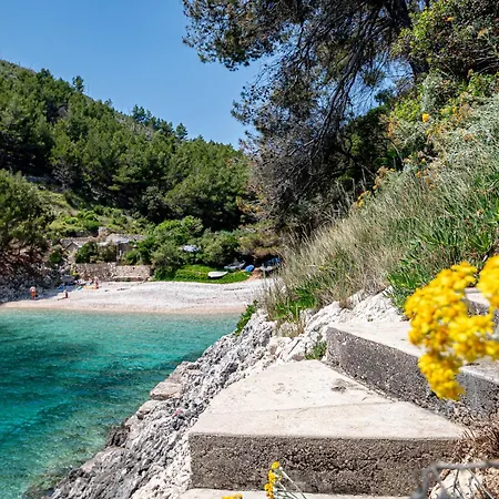 Secluded Fisherman's Cove Bratinja Luka, Korcula - 12599 *